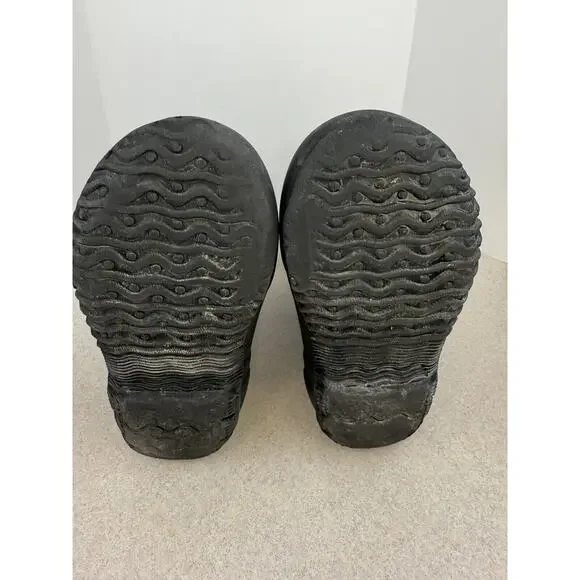 Kidz Bogg Boots Black Red Kids Size 13 Skulls Classic Slip On - Picture 8 of 10